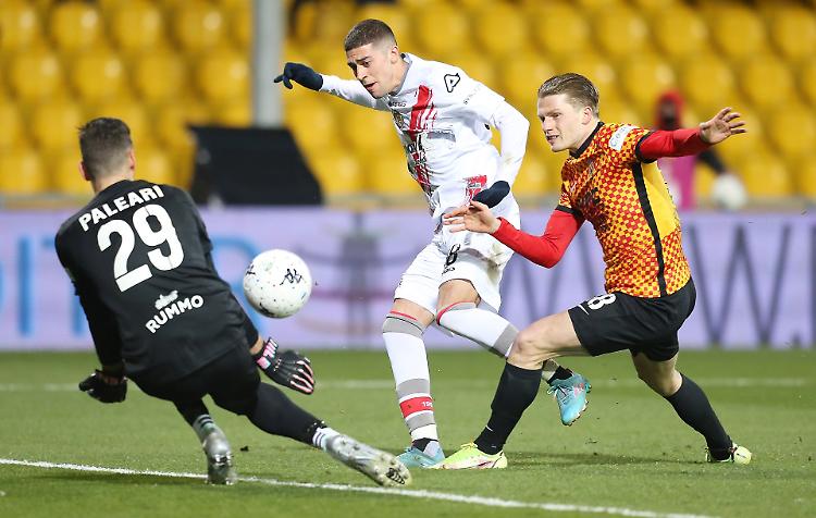 Calcio,  Paleari para tutto: per la Cremo un pareggio a Benevento