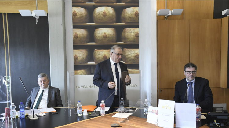 Grana Padano ospita il Ministro Giorgetti, «Maggior tutela dei prodotti Dop e Igp»