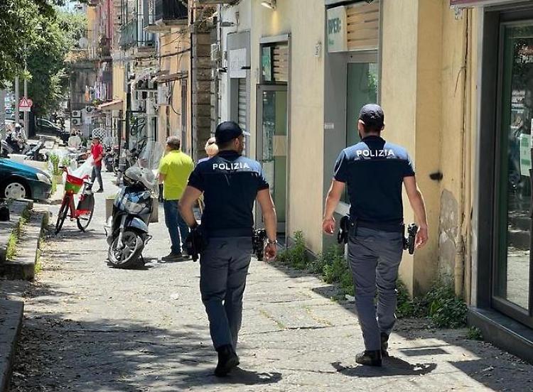 Due sorelle sfregiate con l'acido a Napoli