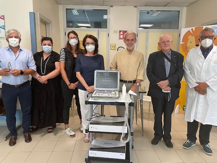 Ospedale, donato un ecografo portatile al reparto di Ortopedia
