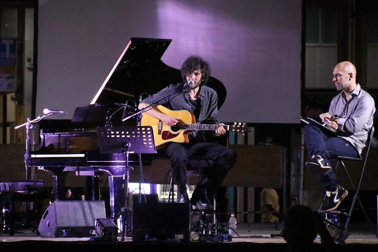 Ermal Meta in piazza Manzoni per "Musica in Castello"