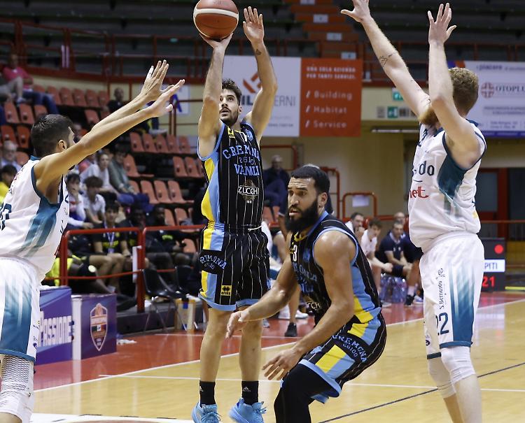 Supercoppa LNP. La Vanoli strapazza Cantù (77-60) e vola in finale con San Severo