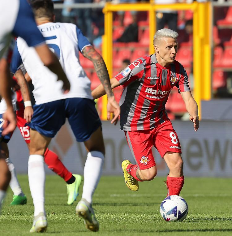 Calcio, la Cremonese a Lecce per uno scontro verità