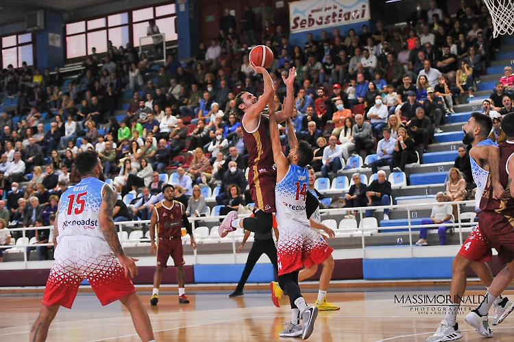 Juvi Ferraroni, esordio amaro a Rieti (66-57)