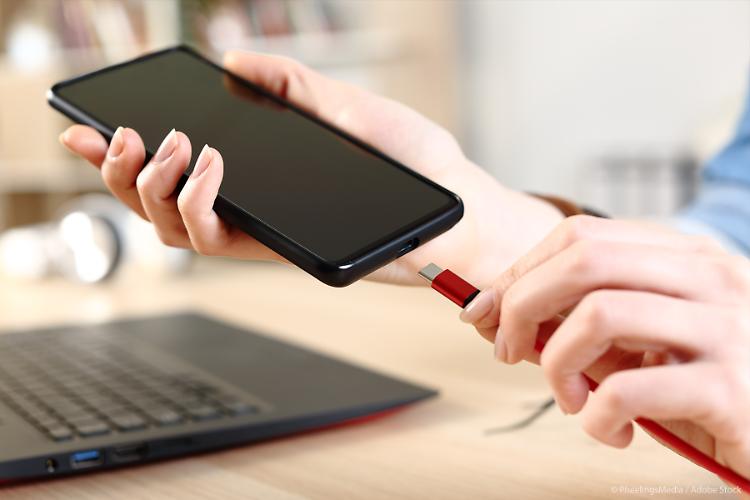 Telefonini e tablet: via libera Ue al caricabatterie unico