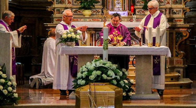 L'ultimo saluto a Aldo Parati, storica colonna de La Provincia