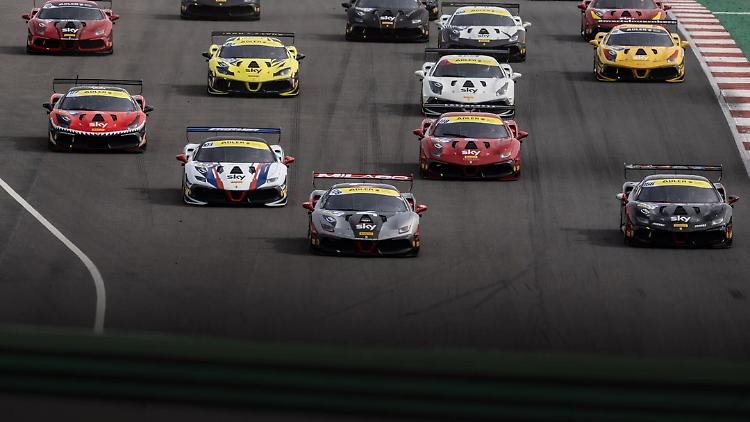 Ricercato per truffa, pilota arrestato a Imola dopo vittoria