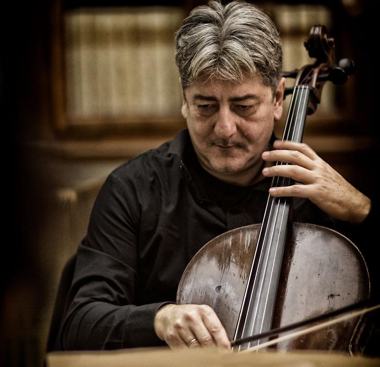Addio a Massimo Repellini: la musica piange il violoncellista