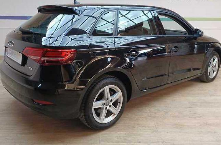 Rubata un&rsquo;auto e faccia a faccia con i proprietari