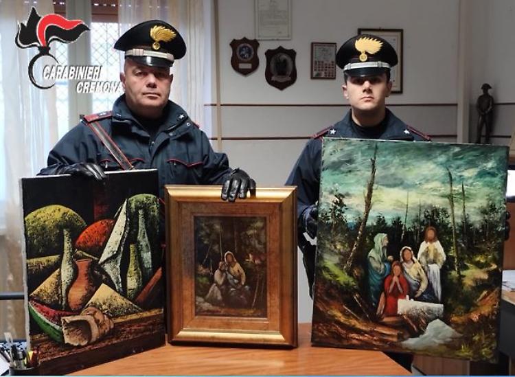 Quadri rubati da una casa, ritrovati in una cascina abbandonata