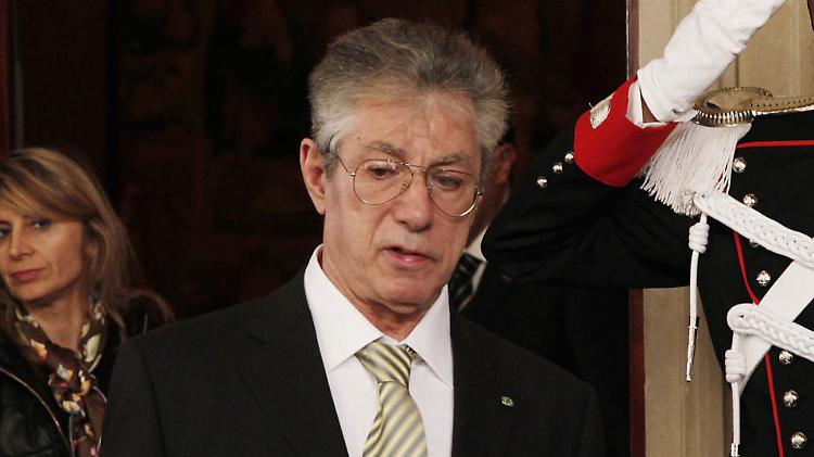 Umberto Bossi colpito da un malore, portato in ospedale a Varese