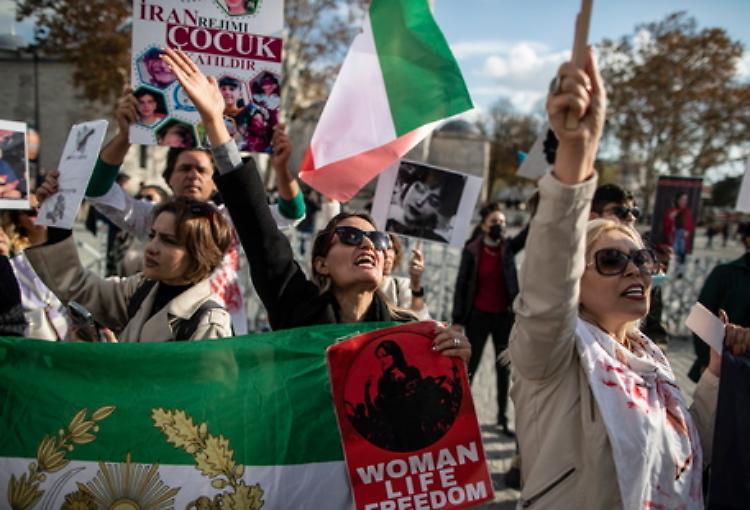 Italiana arrestata alla manifestazione di Istanbul per le donne