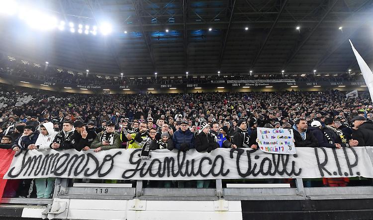 «Immenso Gianluca Vialli», l'affetto della Juventus per il campione