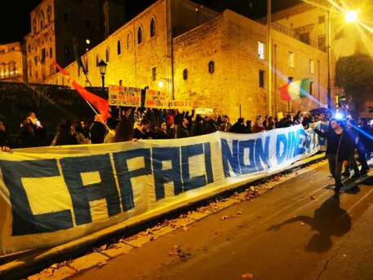 Giovani applaudono i carabinieri, 'Palermo è nostra non di Cosa nostra'