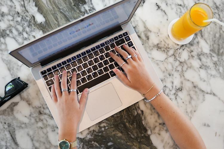 Giovani in rete, sos uso scorretto di Internet: può causare patologie
