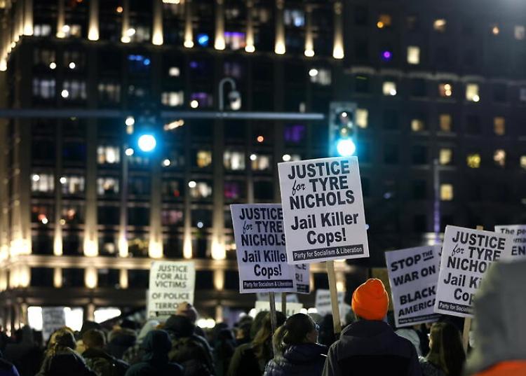 Usa: afroamericano ucciso da agenti, diffuso video shock