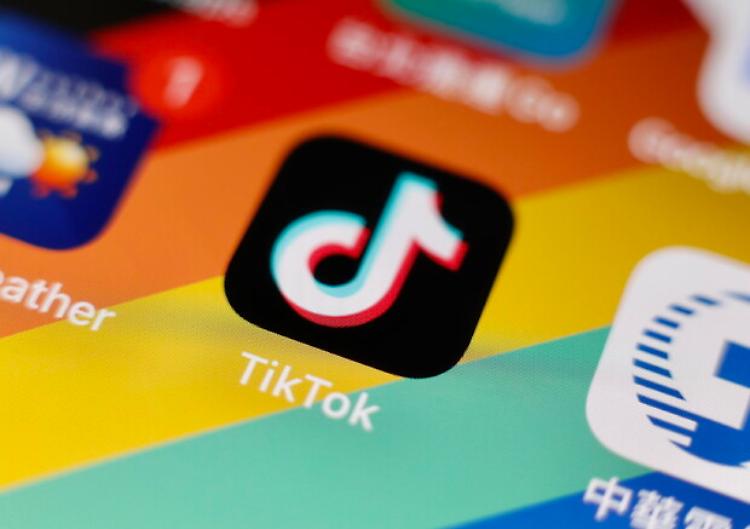 La Commissione europea chiede ai suoi dipendenti di disinstallare TikTok