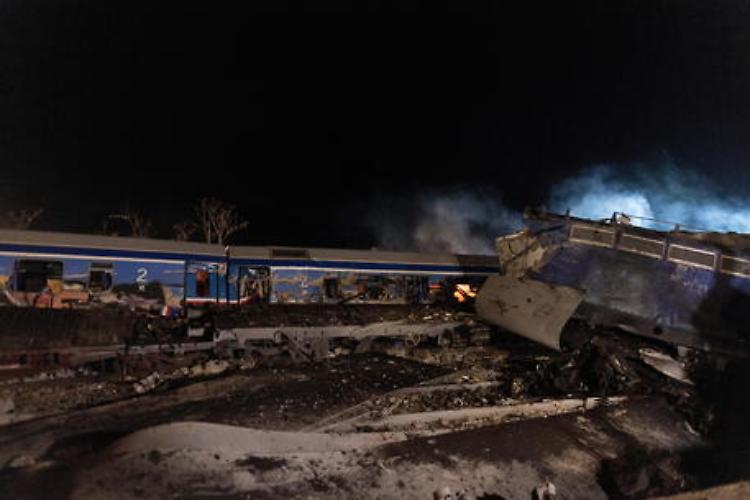 Grecia: scontro tra due treni, almeno 32 morti e 85 feriti