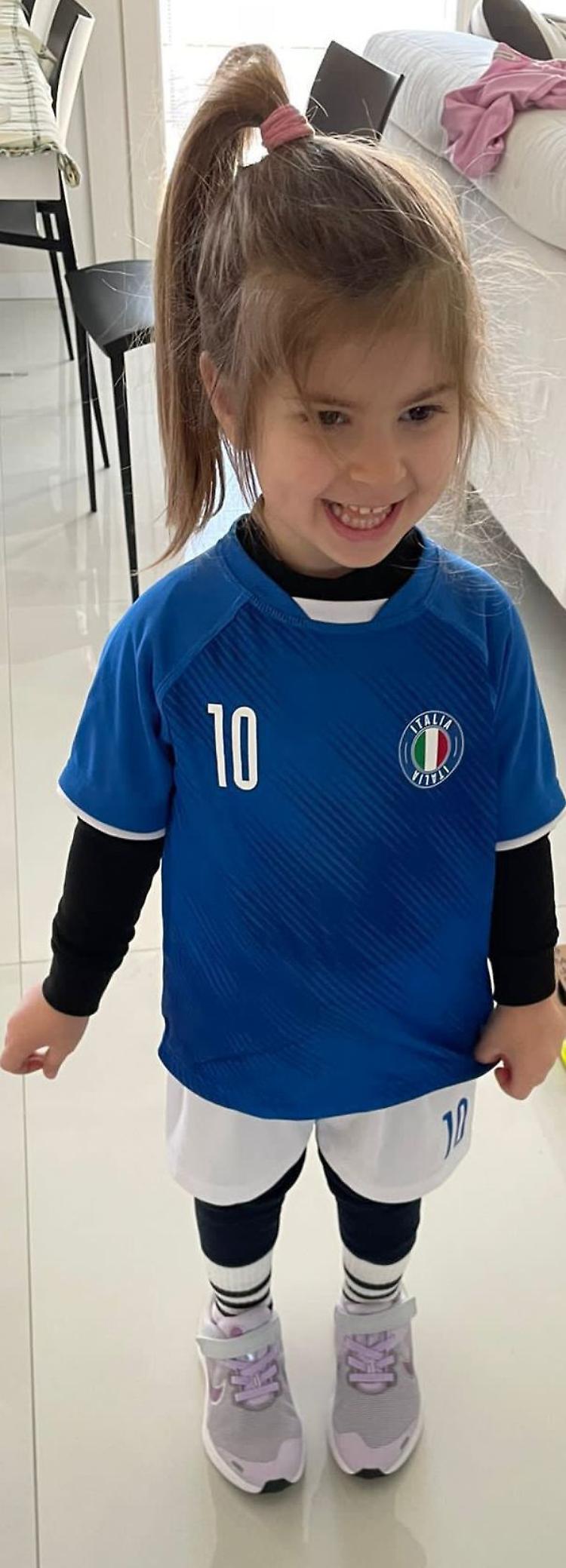 Calciatrice a 3 anni: la storia della piccola Clea