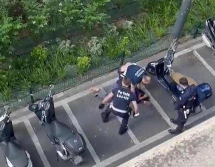 Picchiata e bloccata con manganellate:  la 42enne denuncia