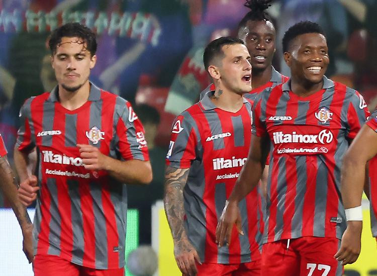 Calcio, Cremonese debutta in casa contro Catanzaro