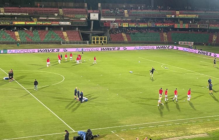 Calcio serie B: formazione rivoluzionata per la Cremonese a Terni, esordio per Coda