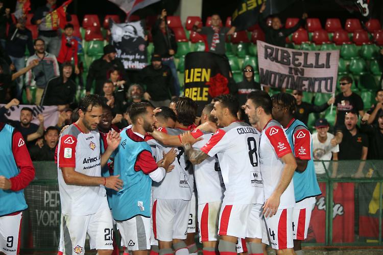 Calcio serie B: la Cremonese vince a Terni in dieci, subito decisivo Coda