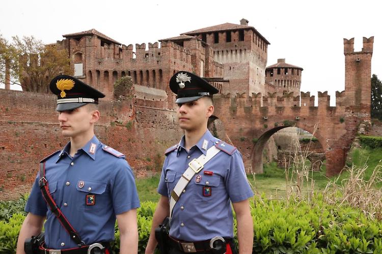L'Arma dei carabinieri sceglie la Rocca come 'sfondo' del loro calendario social