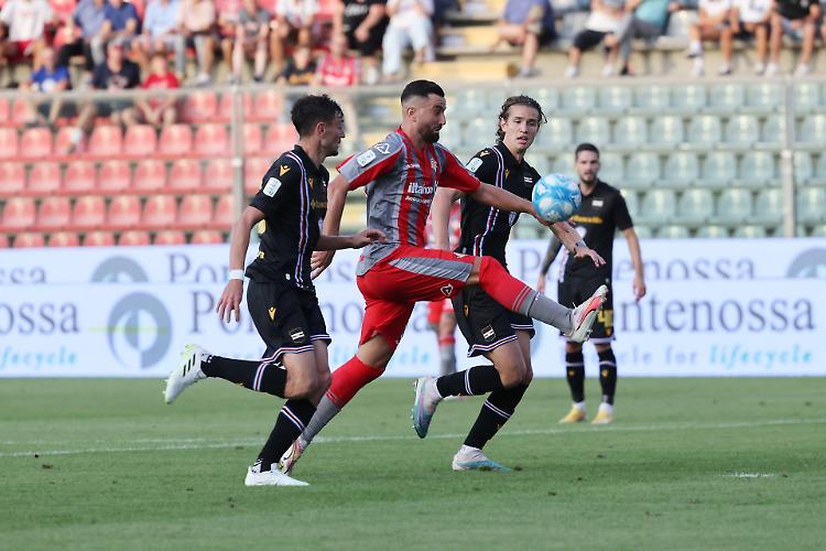 Calcio serie B: per la Cremonese un pareggio che sa di beffa con la Samp