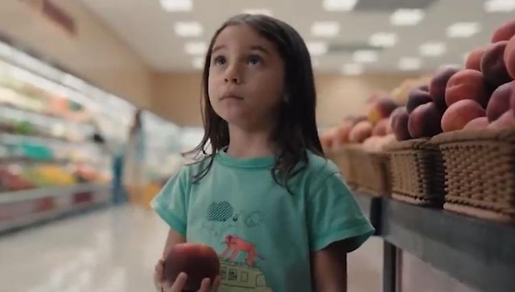 Esselunga, la pesca della discordia: polemiche per il nuovo spot