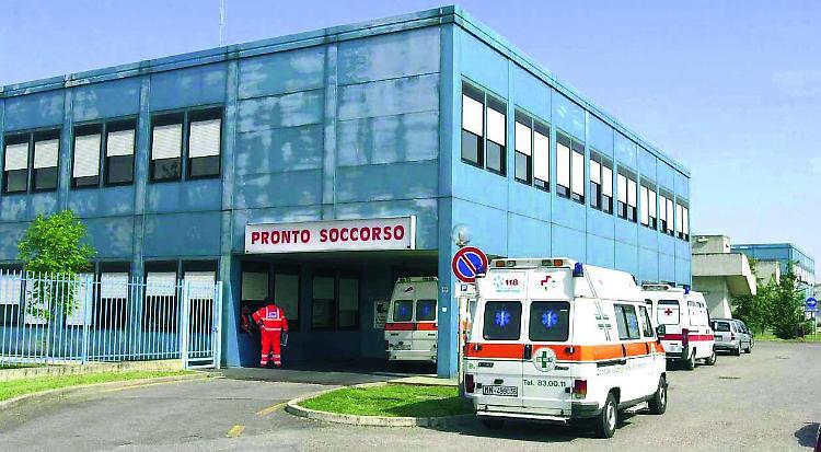 Ragazzina investita mentre tenta di fermare i ladri