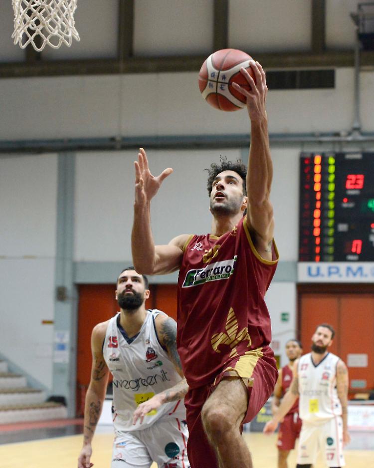 Juvi Ferraroni: finale da star e anche l'Urania cade