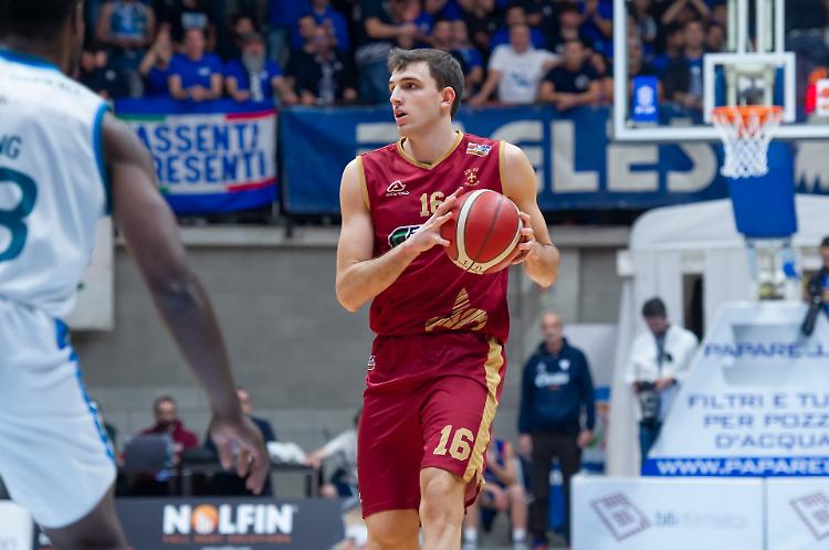 Basket. Juvi vicina al colpo, ma Cantù regge