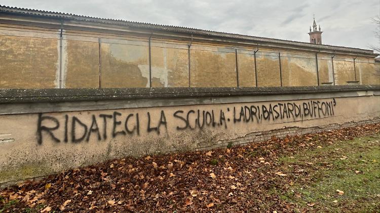 Imbrattato il muro esterno del cimitero ebraico