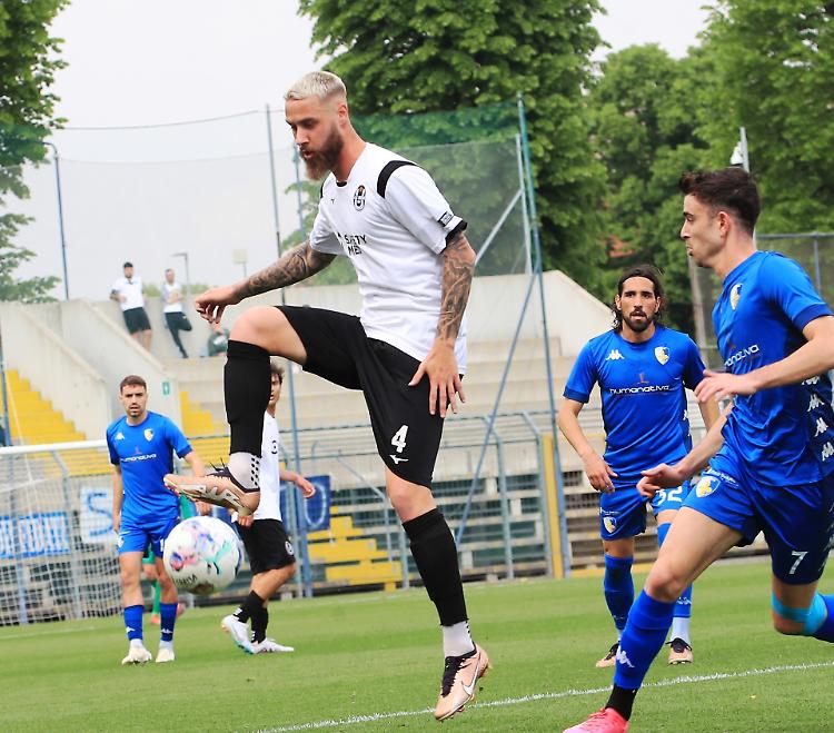 Calcio. Crema con Ricozzi e Bourkaa