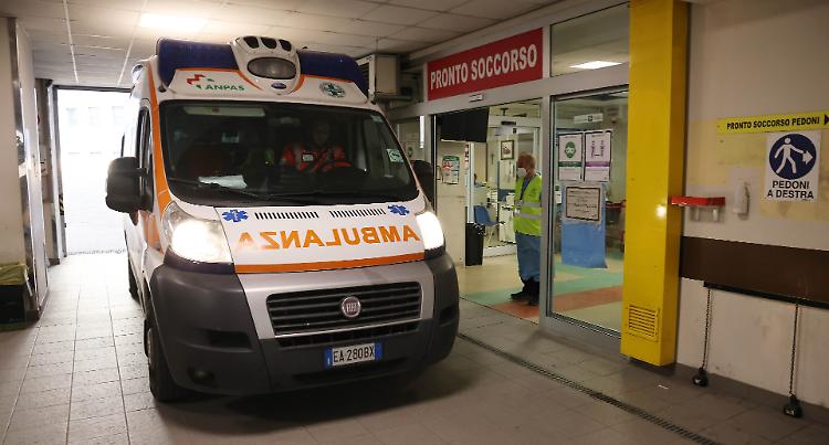 Fuori strada sulla Melotta, in auto la madre e il figlio di 2 anni