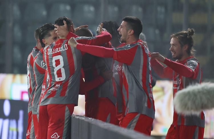 Calcio. Cremonese-Cosenza le formazioni