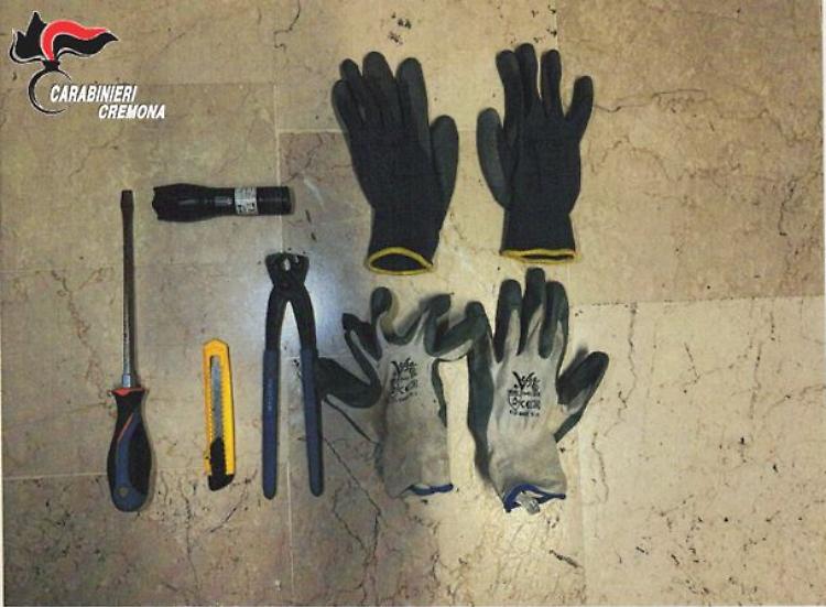 Nell'area industriale con arnesi da scasso, denunciati