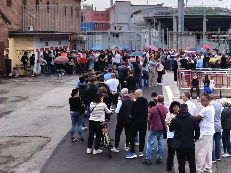Allo Zini code alle biglietterie per la sfida con il Catanzaro