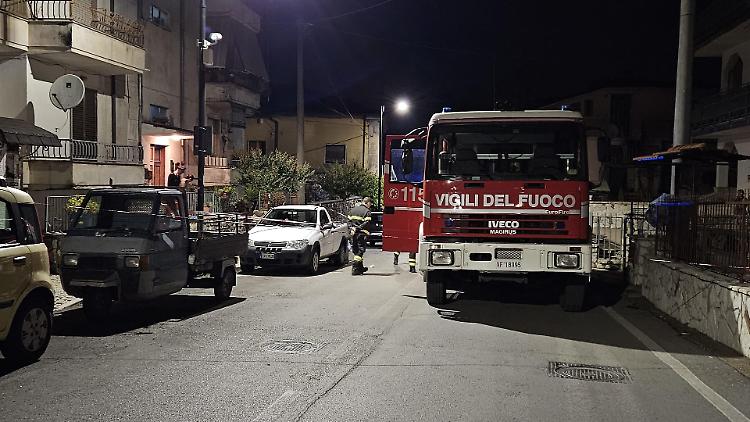 Sgozza e decapita il fratello poi chiama i carabinieri