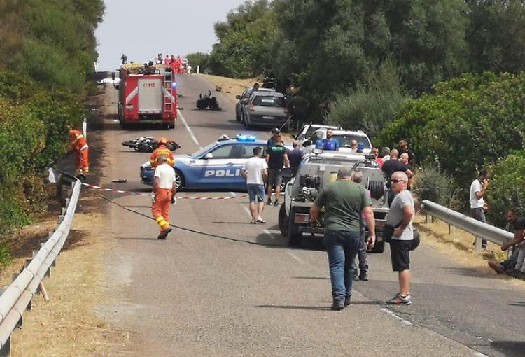 Scontro tra auto e moto, 3 morti e 2 feriti nell'Oristanese