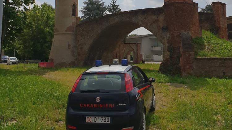 Ladri in casa nella notte, via contanti e alimentari
