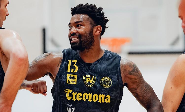 Lacey: cosa c'è dietro a quel sorriso