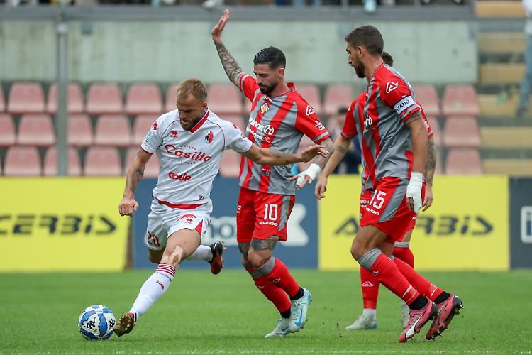 Bari in vantaggio 1-0 all'intervallo