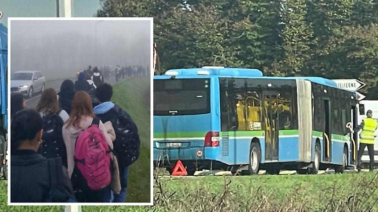 Pullman guasto, studenti a piedi ‘scortati’ dalle forze dell'ordine