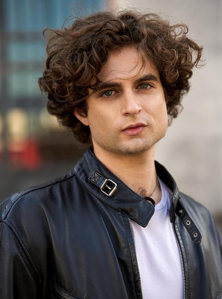 Il cremonese Voltini nel musical  Sherlock Holmes con Marcorè