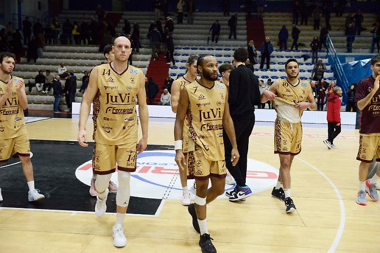 Juvi solida ma non basta: passa Cantù nell'ultimo quarto 87-78