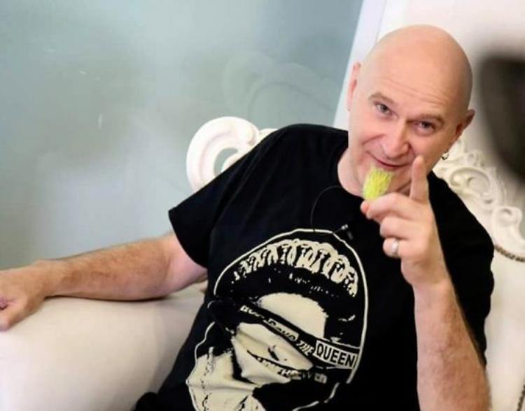 Una vita da disc jockey, Biondi in sala del podestà