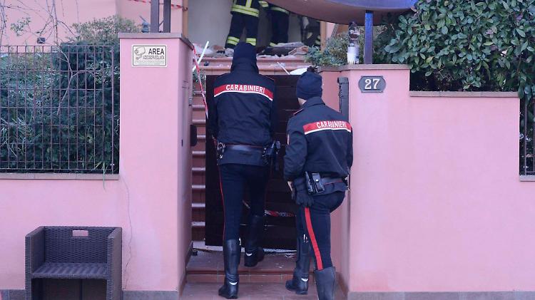 Esplosione nella villetta: «Vogliamo serenità»