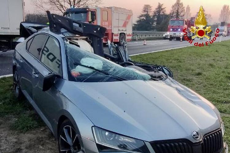 Scontro al casello di Castelvetro: un ferito grave, traffico in tilt